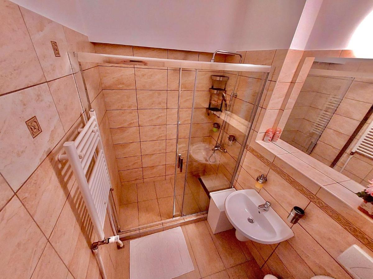 Criss Apartment *